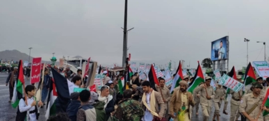 توافد جماهيري لميدان السبعين للمشاركة بمسيرة "معركتنا مستمرة حتى تنتصر غزة"