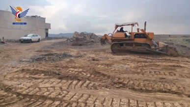 مسح وتسوية عدد من الشوارع في همدان بمحافظة صنعاء بمبادرة مجتمعية