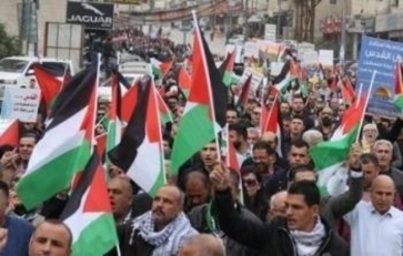 آلاف المغاربة في طنجة يتظاهرون رفضًا للإبادة بغزة ودعما لفلسطين