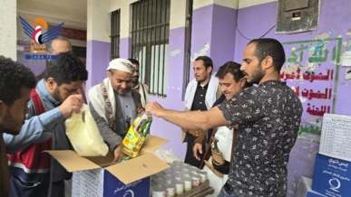 المداني والنقيب يدشنان توزيع 4200 سلة غذائية للأسر المحتاجة بأمانة العاصمة