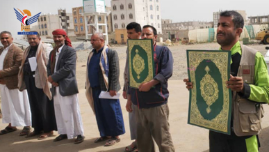 وقفة لموظفي صندوق النظافة بمحافظة صنعاء نصرة للقرآن والمسجد الأقصى