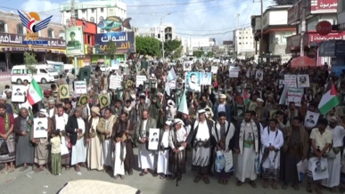 البيضاء .. مسيرات حاشدة تؤكد الوقوف صفًا واحدًا في مواجهة الطغيان الأمريكي الصهيوني