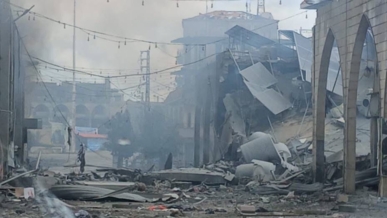 لبنان: استشهاد 4 مواطنين إثر غارة صهيونية استهدفت سوق وسط مدينة بنت جبيل