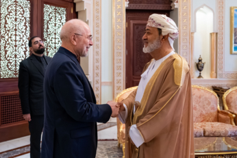 سلطان عمان يبحث مع الوفد الإيراني آخر تطورات المفاوضات بين طهران وواشنطن