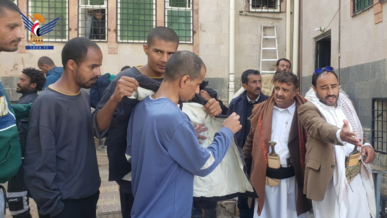 توزيع ملابس شتوية لنزلاء مركز الرأفة للحالات النفسية بأمانة العاصمة