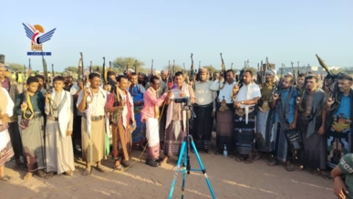 الحديدة .. وقفة مسلحة في مديرية المنيرة لإعلان النفير العام  