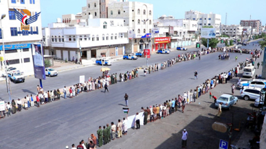 وقفة مسلحة بمدينة الحديدة دعماً لغزة وتأكيداً على البراءة من عملاء الصهاينة