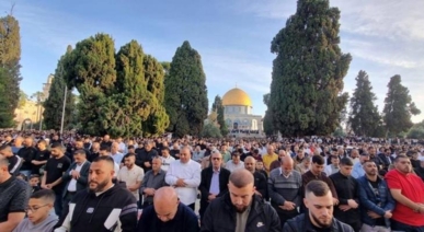 70 ألف فلسطيني يؤدون صلاة الجمعة في المسجد الأقصى المبارك وباحاته