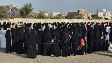 وقفة للهيئة النسائية بتعز تنديدًا بالإساءة الأمريكية للقرآن الكريم