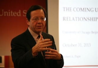 أكاديمي أمريكي: الاتفاق مع إيران أكبر هزيمة لأمريكا منذ "فيتنام"