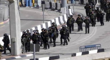 العدو الإسرائيلي يهدم واجهات محال ويصادر مركبات بـ "شعفاط"
