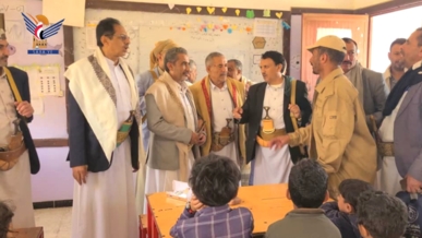 الزيكم يتفقد أنشطة الدورات الصيفية بمدينة المحويت