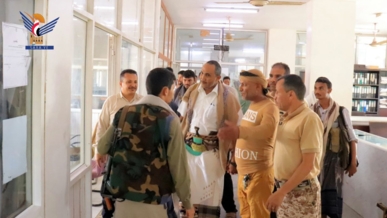 محافظ الحديدة يطلّع على أوضاع كهرباء الكهرباء وجهود تحسين الخدمة