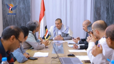مناقشة خطط تطوير وتحديث البنك اليمني للإنشاء والتعمير