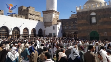 وقفات لأبناء أمانة العاصمة تحت شعار "بهويتنا الإيمانية.. ننتصر لقرآننا ومقدساتنا"