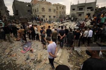استشهاد 5 فلسطينيين وإصابة آخرين في قصف صهيوني وسط وجنوب غزة