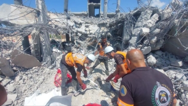 "الدفاع المدني"بغزة:إجلاء إصابتين وعشرات الأسر التي حاصرتها نيران الدبابات الصهيونية