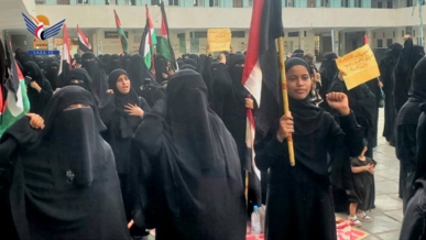 وقفة نسائية حاشدة بالحديدة تأييدا للمقاومة وتنديدا بالطغيان الأمريكي الصهيوني