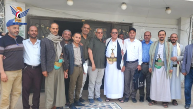 نائب وزير الإعلام يطّلع على العمل في مؤسسة الثورة