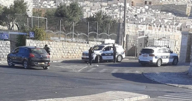 العدو الإسرائيلي ينصب حاجزا عسكريا في سلوان ويفرض مخالفات على المركبات العدو الإسرائيلي ينصب حاجزا عسكريا في سلوان ويفرض مخالفات على المركبات