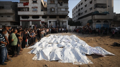 نقل رفات 120 فلسطينيا من مقبرة مؤقتة بغزة إلى مثواهم الأخير