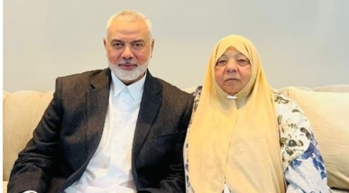 استشهاد عشرة أفراد من عائلة إسماعيل هنية بينهم شقيقته