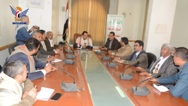 مناقشة أوضاع المصانع المتعثرة في مديريات طوق صنعاء