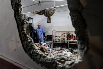 شهيدان فلسطينيان ومصابون في قصف العدو الإسرائيلي مجمع ناصر الطبي بخان يونس