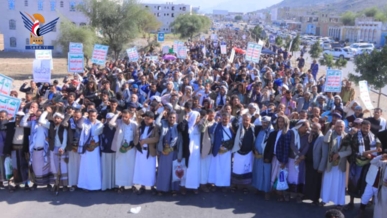 حشد جماهيري كبير في 33 ساحة بتعز تحت شعار "مع غزة .. ثبات وانتصار"