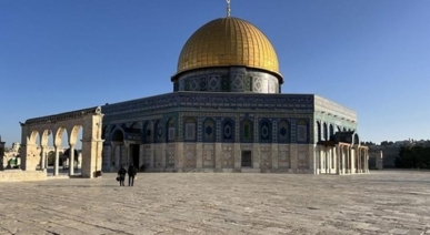 العدو الصهيوني يقرر منع إقامة صلاة الجمعة غدا في المسجد الأقصى