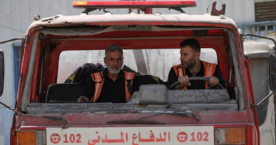 الدفاع المدني بغزة: شهداء وجرحى إثر استهداف مدفعية العدو الإسرائيلي مركبة تقل 10 نازحين