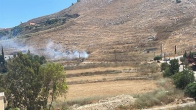 لبنان.. العدو الإسرائيلي يستهدف سيارة في كفررمان ويقصف بالمدفعية بلدة دير سريان