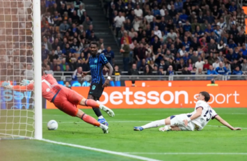 إنتر ميلان يكتسح كالياري ويقترب خطوة جديدة من لقب الدوري الإيطالي 