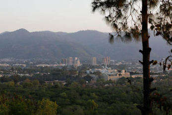 فيتش تبقي تصنيف باكستان عند "B-" مشيرة إلى تحسن الاحتياطيات