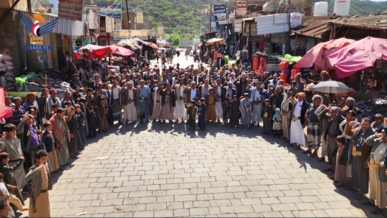 مسيرات ووقفات بمحافظة صنعاء تأكيدًا على وحدة الساحات ومواجهة طغاة العصر