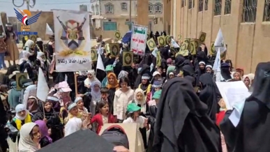 وقفة للهيئة النسائية بمدينة المحويت تنديدًا بالإساءة للقرآن الكريم