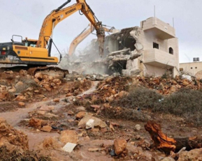 العدو الاسرائيلي يهدم منزلين في منطقة التعاون العلوي في نابلس