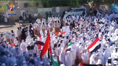 مسيرة ووقفة بمديرية صالة في تعز تنديداً بجريمة الإساءة للقرآن الكريم