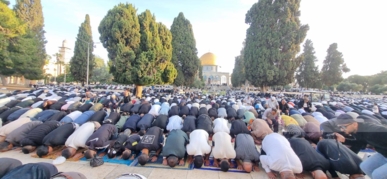 أكثر من 60 ألف فلسطيني يؤدون صلاة الجمعة في المسجد الأقصى المبارك
