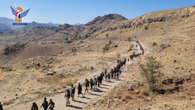 مسير ووقفة مسلحة في مديرية الحصن بصنعاء تضامنًا مع فلسطين