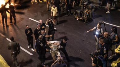  شرطة الاحتلال الصهيوني تقمع متظاهرين رافضين للحرب