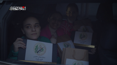 "القسام" تبث مشاهد من تسليم الدفعة الأولى من الأسرى الصهاينة بغزة