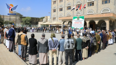 وقفة احتجاجية بمكتب رئاسة الوزراء تنديدًا بجريمة إساءة الأمريكي للمصحف الشريف