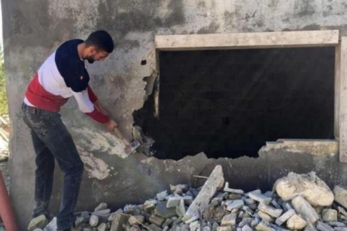 العدو الإسرائيلي يجبر مقدسيا على هدم منزله شرق القدس المحتلة