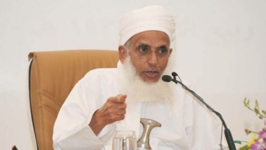 مفتي عُمان: لا تفريط بالمقاومة وسلاح​ها في غزة  