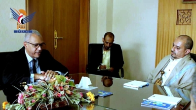 نائب وزير الخارجية يلتقي المنسق المقيم للأمم المتحدة بالإنابة