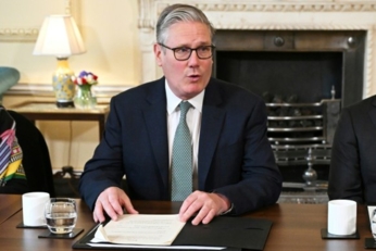 دعوات لاستقالة ستارمر بعد تقارير بشأن تعيين ماندلسون سفيرا رغم علاقاته بإبستين