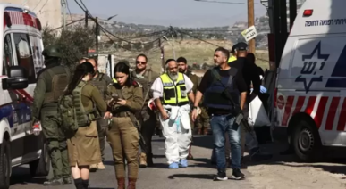 العدو الصهيوني يصيب مستوطنا بالرصاص بعد الاشتباه بأنه فلسطيني