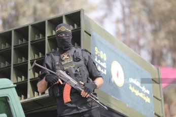 سرايا القدس تقصف مغتصبة "نير عام" في غلاف غزة برشقة صاروخية