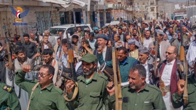 مسيرات حاشدة في الضالع تأييدًا لمعادلة "الحصار بالحصار والتصعيد بالتصعيد"